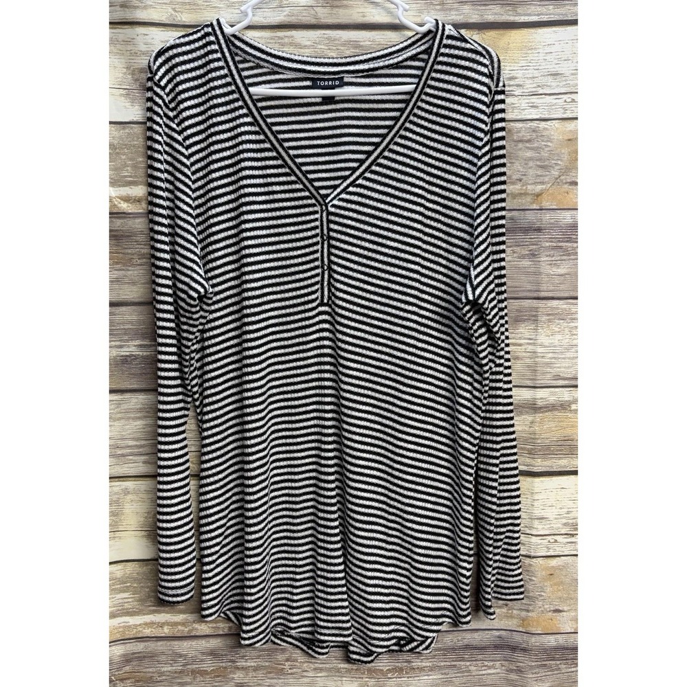 Torrid Plus Size 2XL Black White Stripe Ribbed Knit Henley T-Shirt Top Long